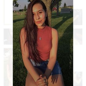 Meet your Posher, Elvia